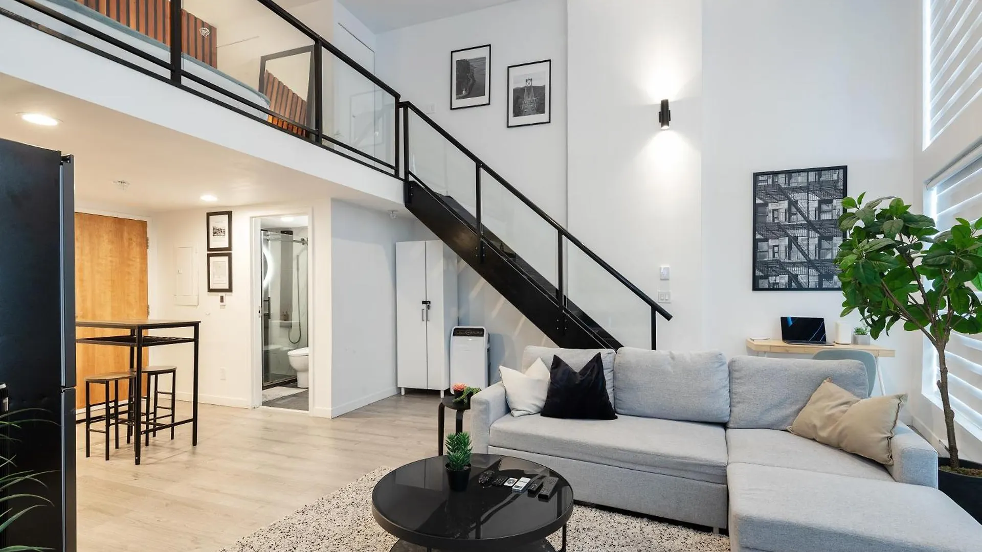 Loft In Entertainment District With Free Underground Parking Lägenhet Vancouver Kanada